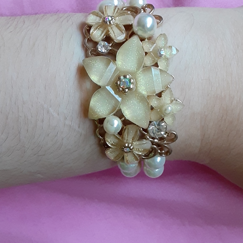 !Flower bracelet!
